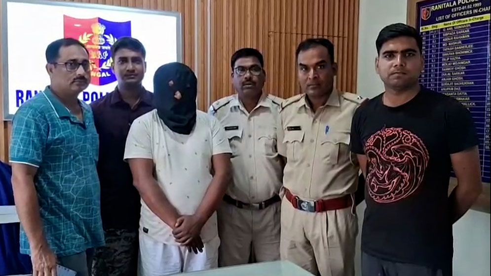 পশ্চিমবঙ্গে গ্রেফতার পাবনার আওয়ামী লীগ নেতা