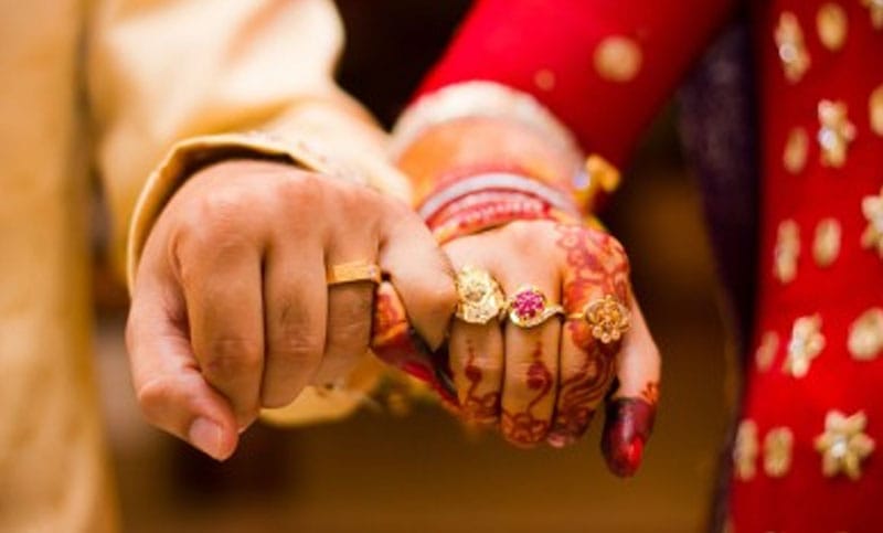 বিয়েতে উপস্থিত সাংবাদিক, পালালেন বর-কনে