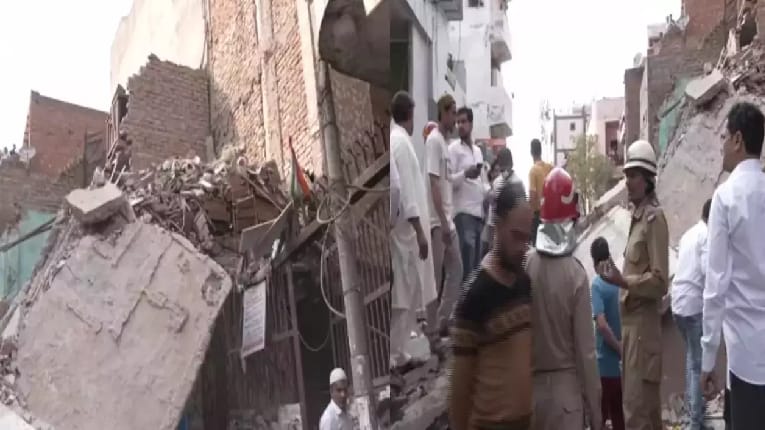 দিল্লিতে ভবন ধস, বহু মানুষ আটকে পড়ার শঙ্কা