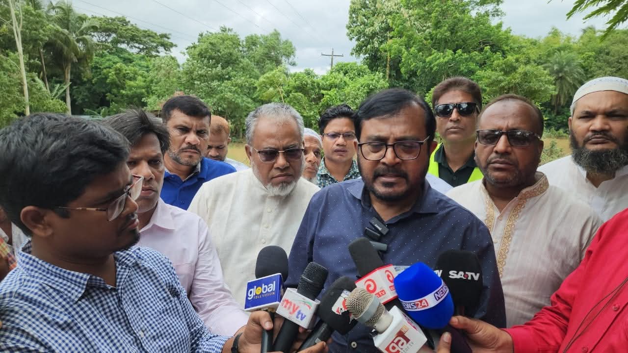 “সেনাবাহিনীর তত্ত্বাবধানে টেকসই বাঁধ নির্মাণ করতে হবে”