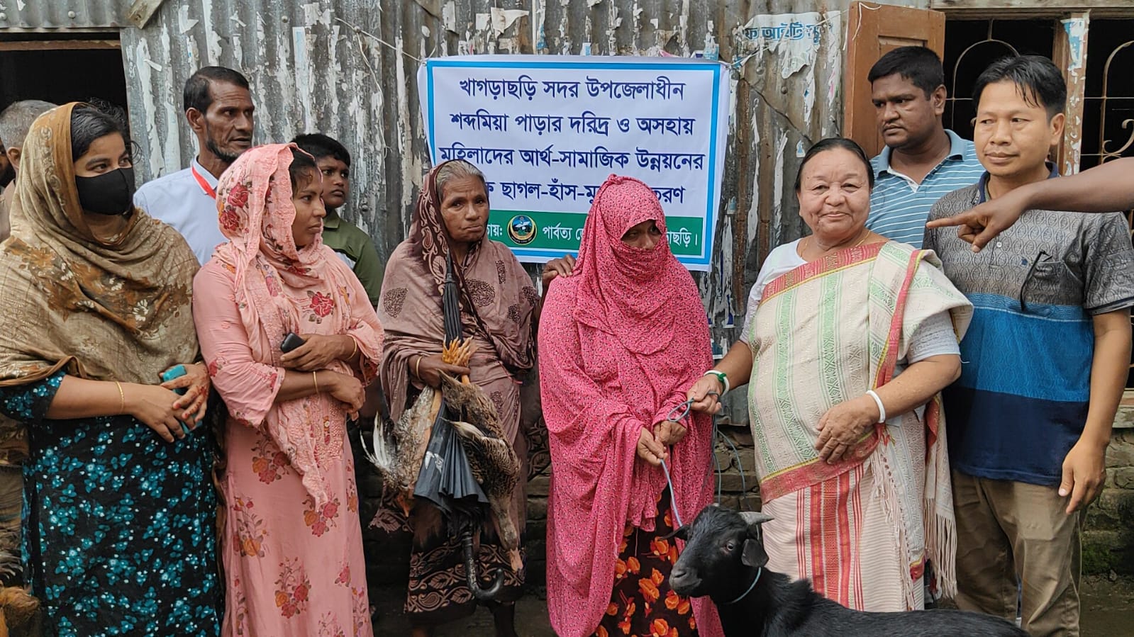 খাগড়াছড়ির শব্দমিয়া পাড়ায় ৫০ নারী পেলেন ছাগল, হাঁস ও মুরগি