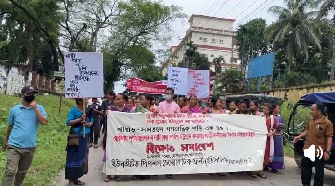 খাগড়াছড়িতে দুই গ্রুপের মিছিলে ধাওয়া পাল্টা ধাওয়া