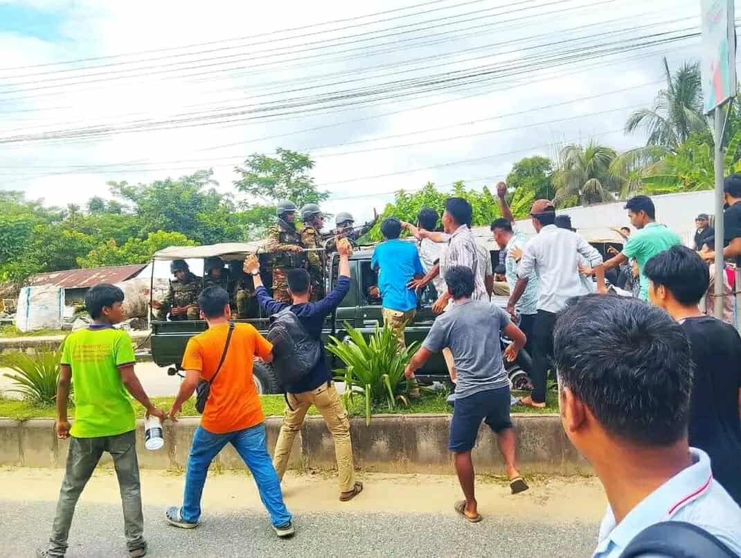 খাগড়াছড়িতে নিরাপত্তা বাহিনীর গাড়িতে সন্ত্রাসী হামলা, চালক আহত