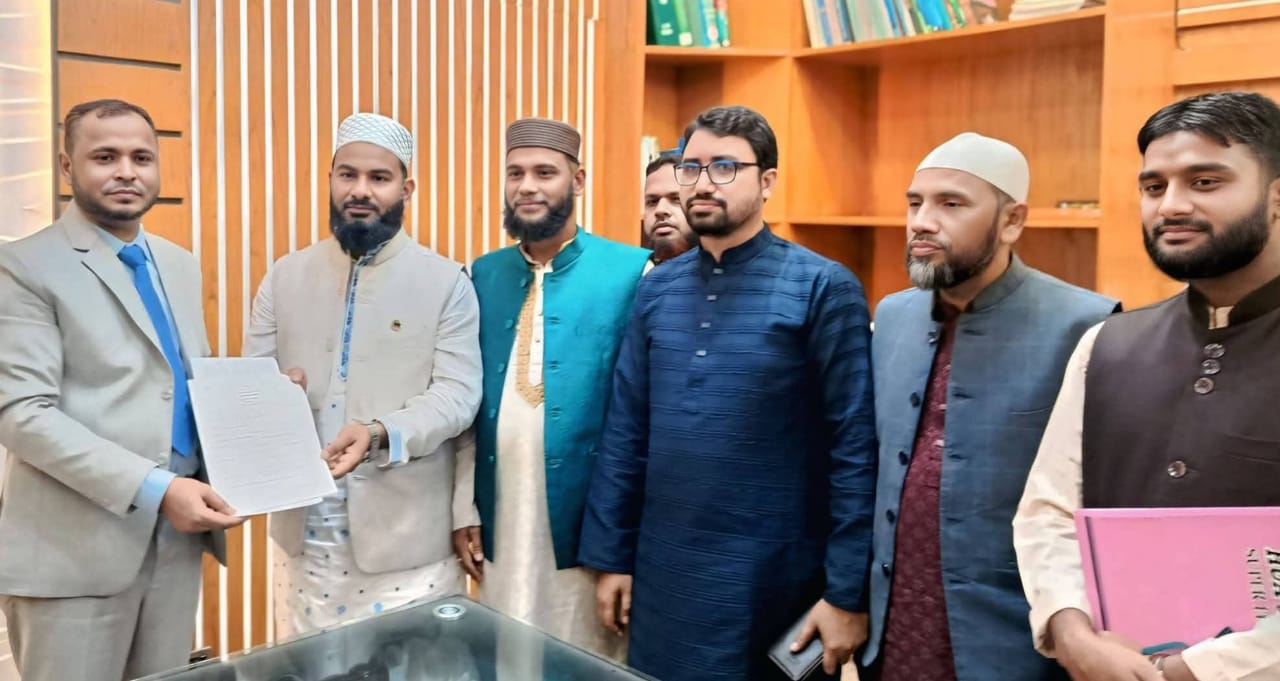 ময়মনসিংহ সদর আসনে জামায়াতে ইসলামী মনোনীত প্রার্থী কামরুল আহসান এমরুলের মনোনয়নপত্র ক্রয়