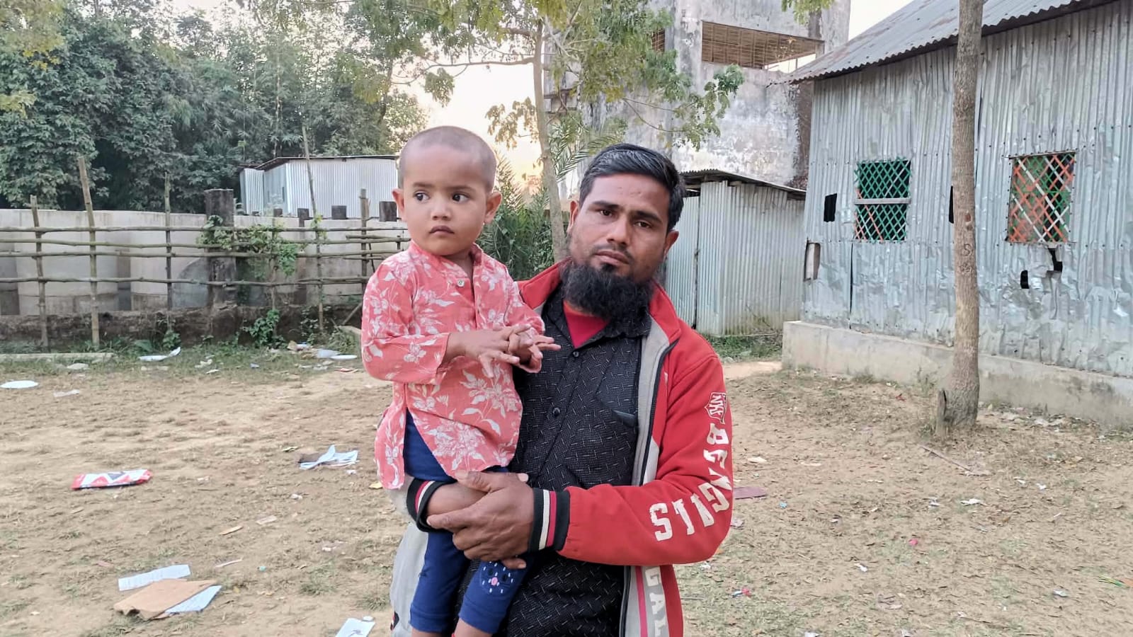 মৃত্যুর সঙ্গে লড়ছে তিন বছরের আয়শা, বাঁচাতে সাহায্যের আকুতি অসহায় বাবা-মায়ের