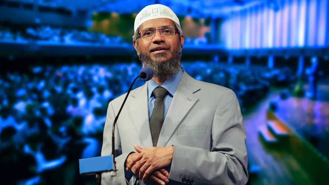 অনুমতি না মেলায় ঢাকা আসছেন না জাকির নায়েক