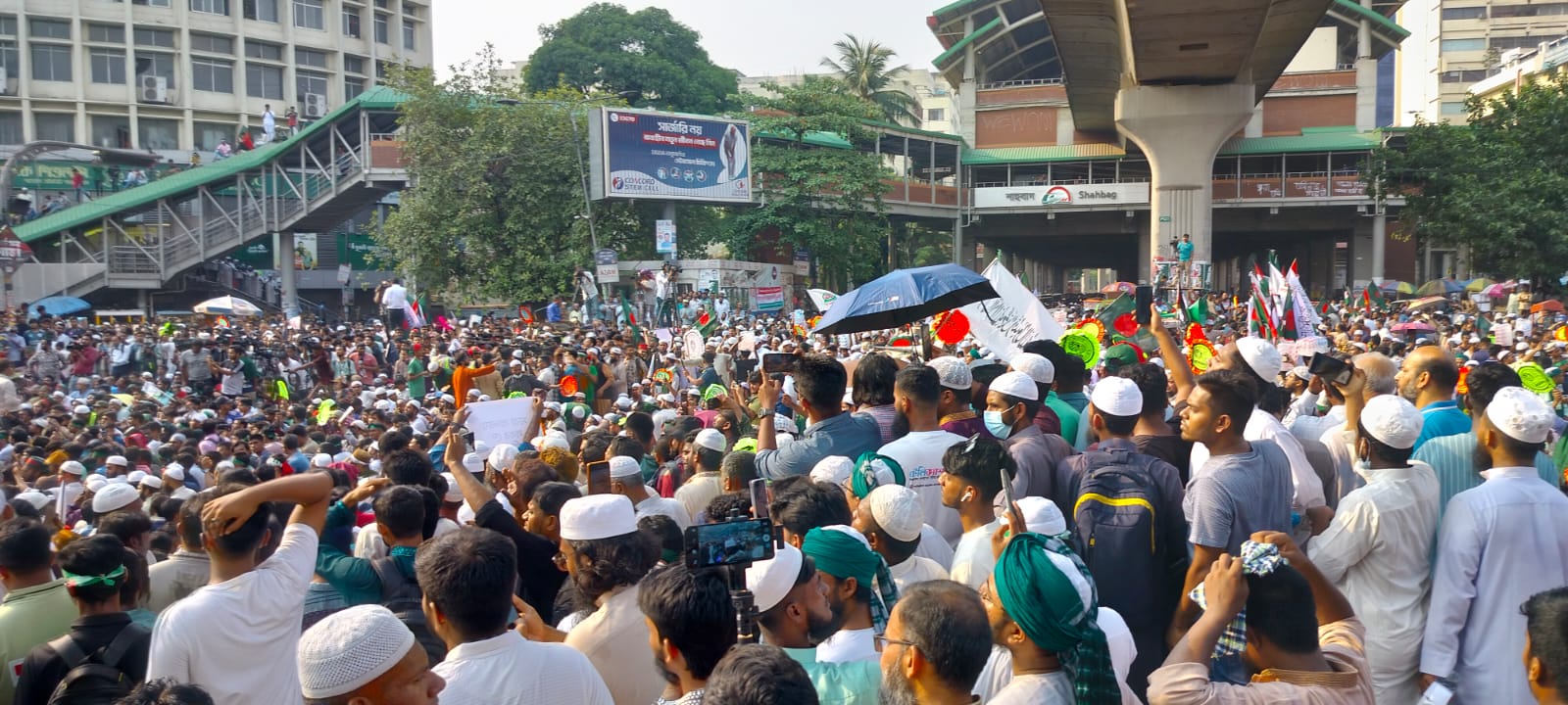 আ.লীগ নিষিদ্ধের দাবিতে শাহবাগে লাখো মানুষের গণজমায়েত