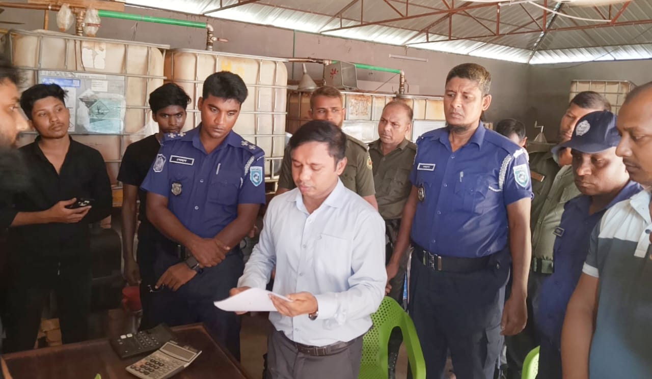 পাটগ্রামের লাইসেন্স ছাড়া পেট্রোল বিক্রি করায় জরিমানা