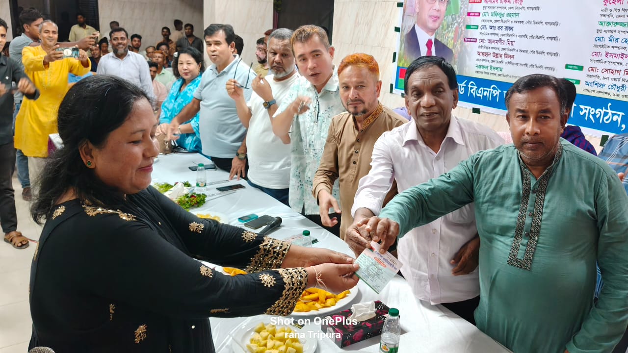 বাঙালিদের পাশাপাশি পাহাড়ি নারী-পুরুষের অংশ গ্রহণে বিএনপির সদস্য সংগ্রহ ও নবায়ন কার্যক্রম