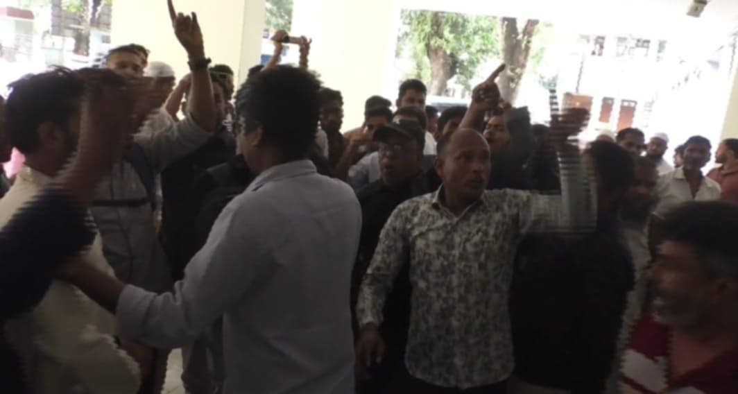 জামালপুরে জেলা প্রশাসকের বিরুদ্ধে  বিক্ষোভ করেছে জুলাই-আগস্টে আহতরা
