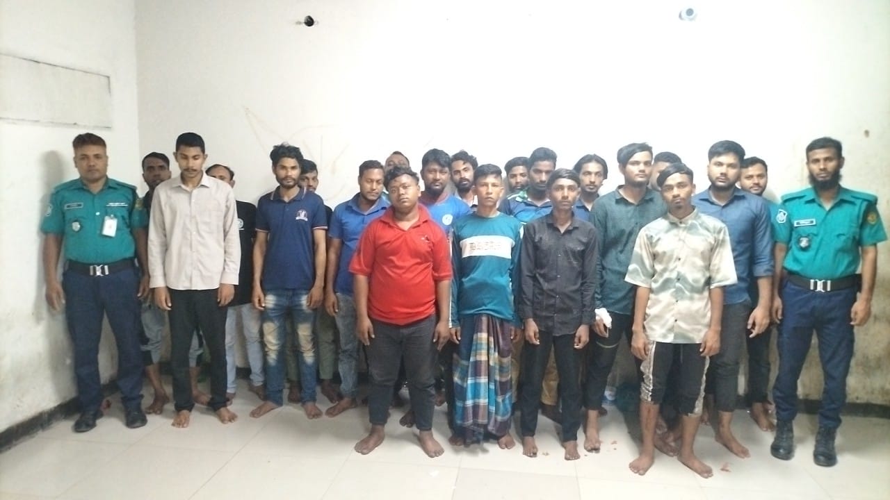 রাজধানীর পেশাদার ২০ অপরাধী গ্রেফতার