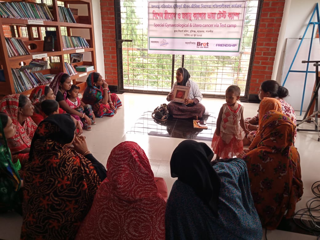 শ্যামনগরে নারীদের স্বাস্থ্য সচেতনতা বৃদ্ধিতে ভায়া টেস্ট ক্যাম্প