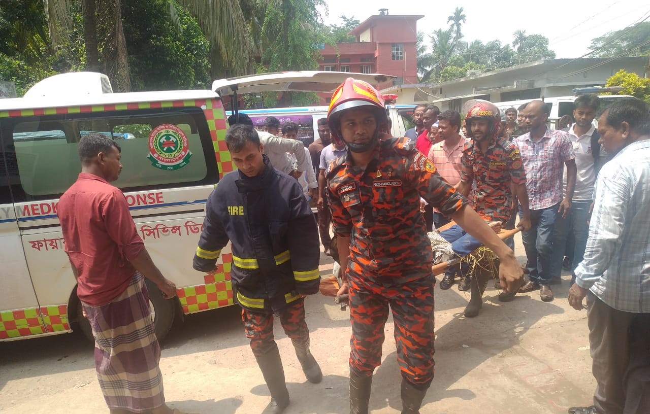 বরিশালের গৌরনদীতে সড়ক দুর্ঘটনায় কলেজ ছাত্র নিহত