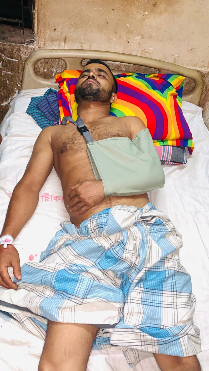 চাঁদার দাবিতে ইউপি সদস্যকে পিটিয়ে আহত