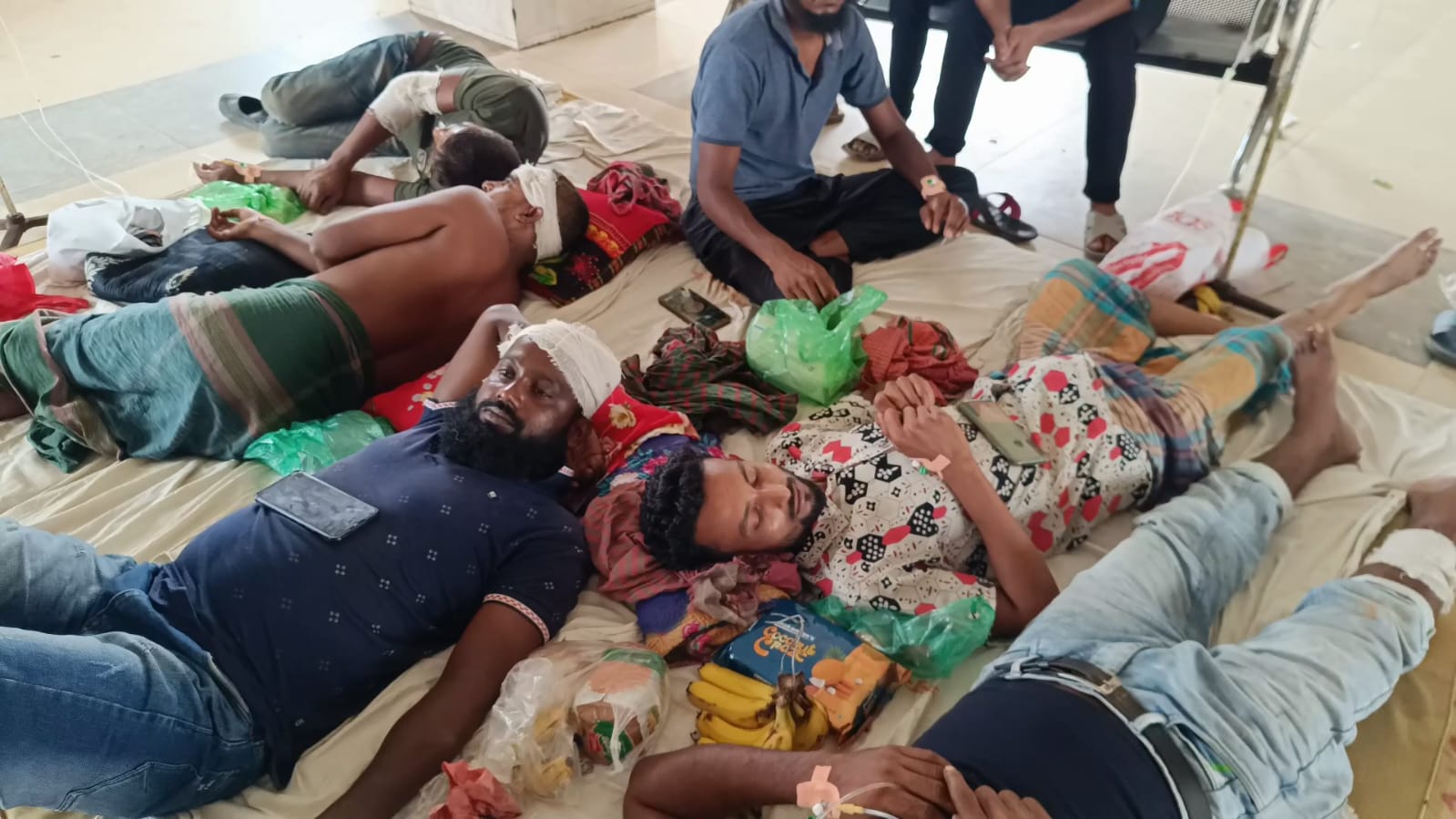শৈলকুপায় আধিপত্য বিস্তার নিয়ে দু’পক্ষের সংঘর্ষে আহত ১০