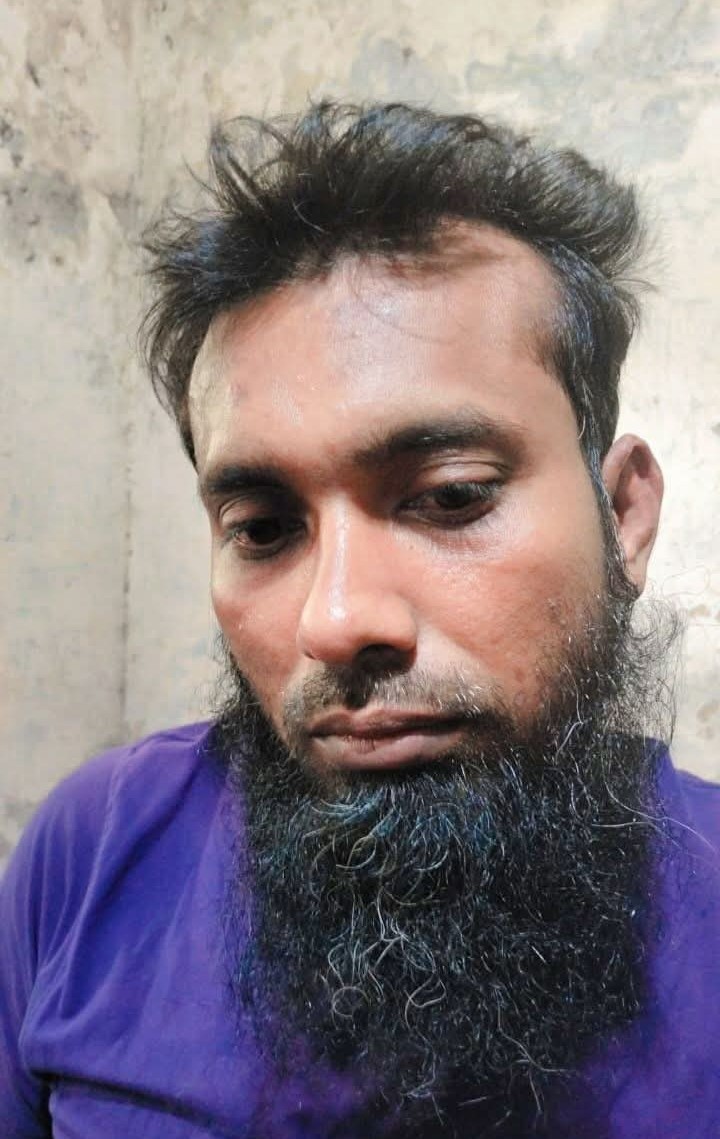 শিবপুরে চিহ্নিত মাদক কারবারি তারেক গ্রেফতার