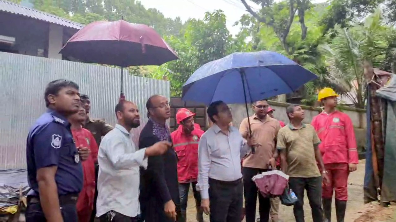 টানা বর্ষণে খাগড়াছড়ির নদ-নদীর পানি বাড়ছে,পাহাড় ধসের শংকা
