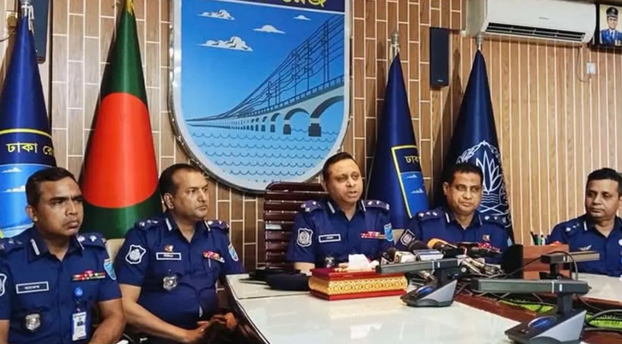 অপরাধের সঙ্গে জড়িত থাকলেই কঠোর ব্যবস্থা: ডিআইজি মল্লিক
