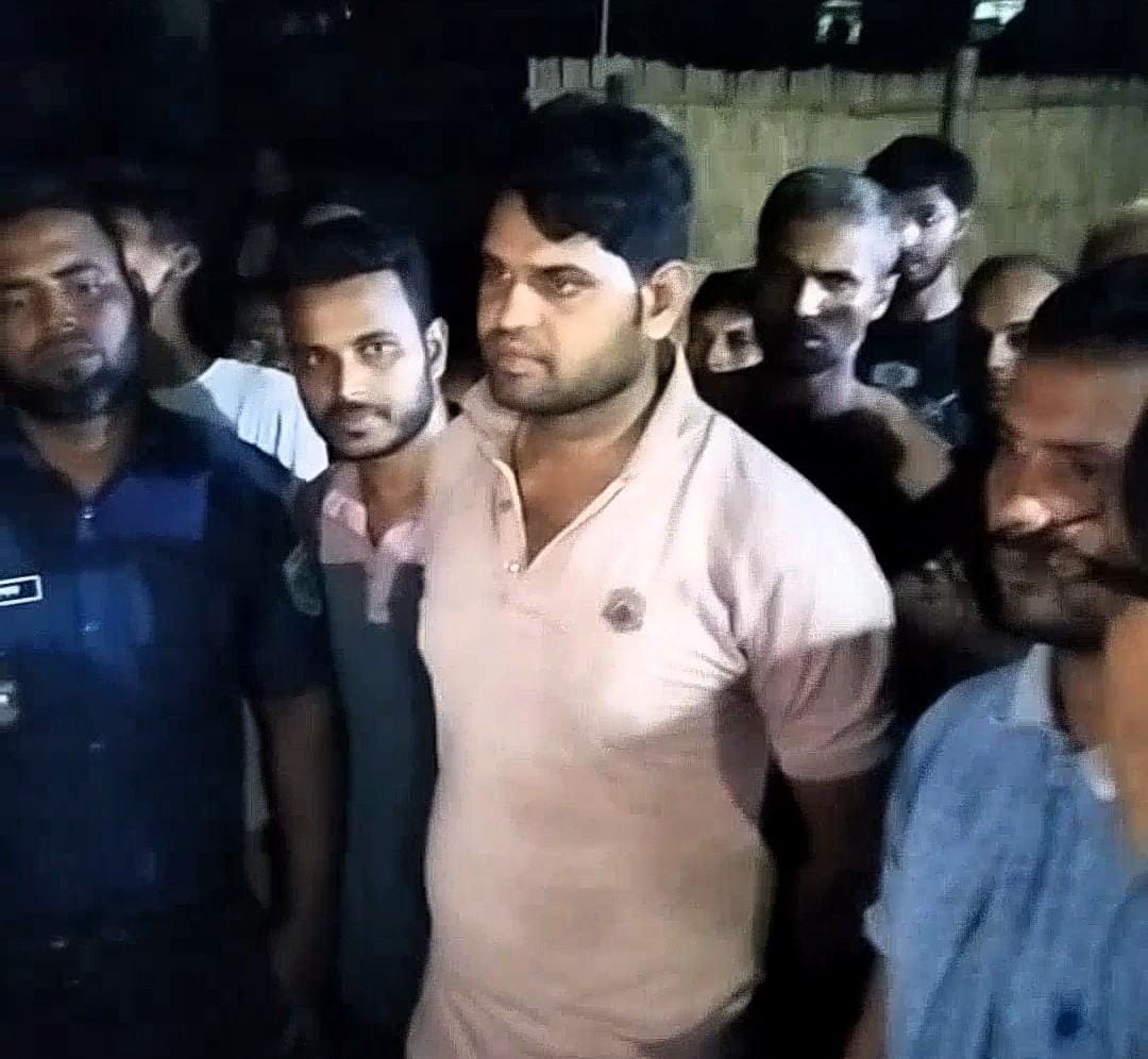 চাঁদা দাবির অভিযোগে কনস্টেবলসহ ভুয়া পুলিশ সদস্য আটক