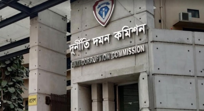 দুদকের সাবেক ৩ চেয়ারম্যান ও এক সচিবের বিরুদ্ধে মামলা