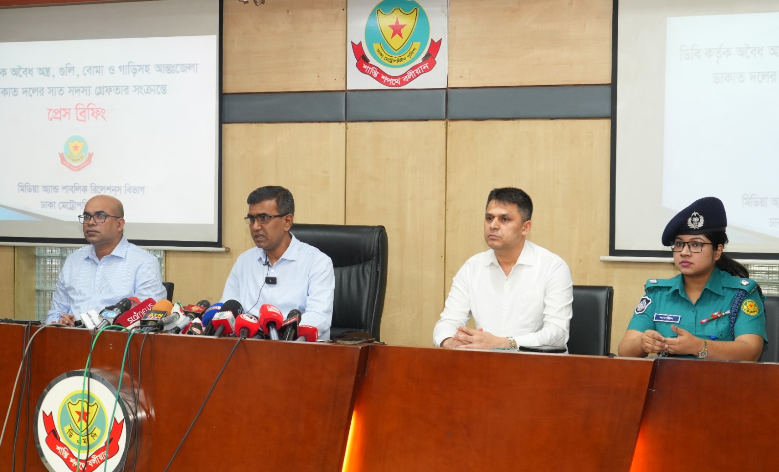 অস্ত্র, বিস্ফোরক ও গাড়িসহ আন্তঃজেলা ডাকাত দলের ৭ সদস্য গ্রেফতার
