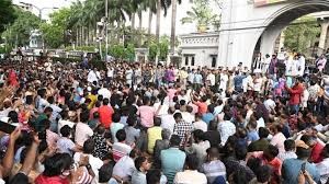 এবার ঢাকা অচলের হুমকি দিল ইশরাক সমর্থকরা