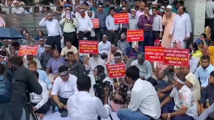 শাটডাউন চালিয়ে যাওয়ার ঘোষণা এনবিআর কর্মীদের