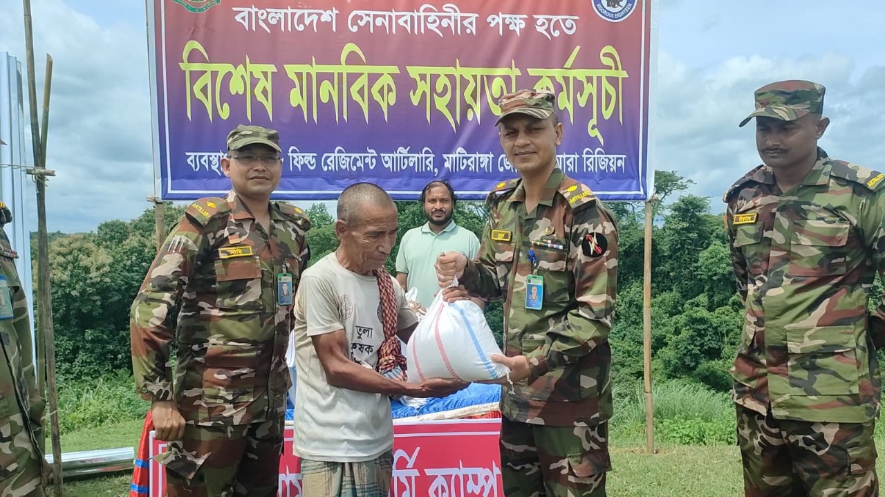 খাগড়াছড়ির মাটিরাঙ্গায় সেনাবাহিনীর মানবিক সহায়তা