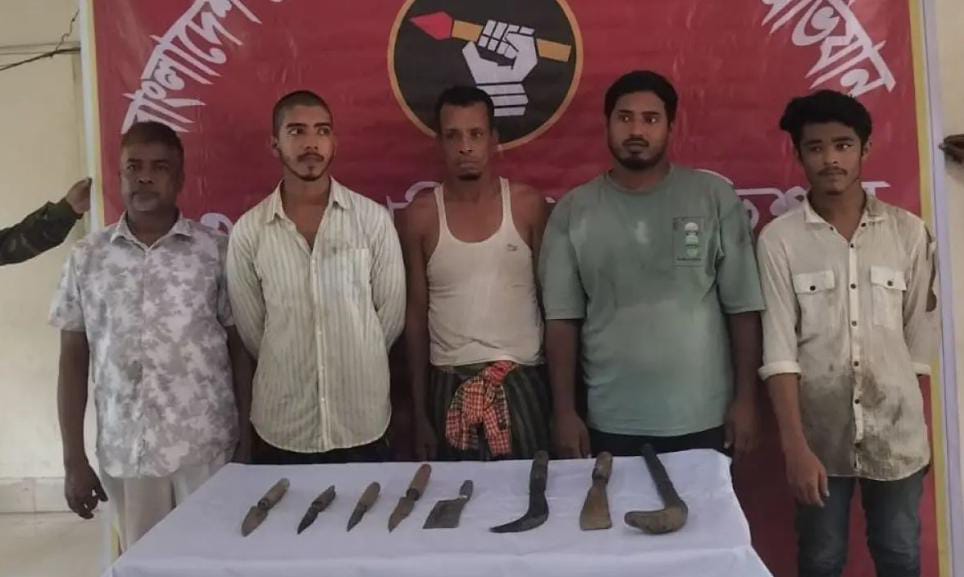 অভিযানে হামলা: সোনাগাজীতে কৃষকদল নেতাসহ আটক ৫