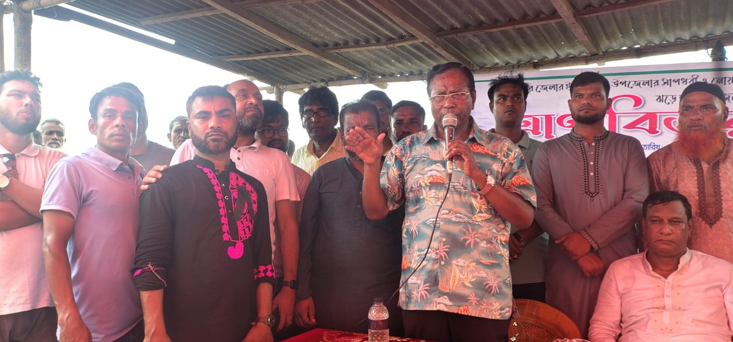 ঘূর্ণিঝড়ে ক্ষতিগ্রস্তদের মাঝে বিএনপির ত্রাণ বিতরণ
