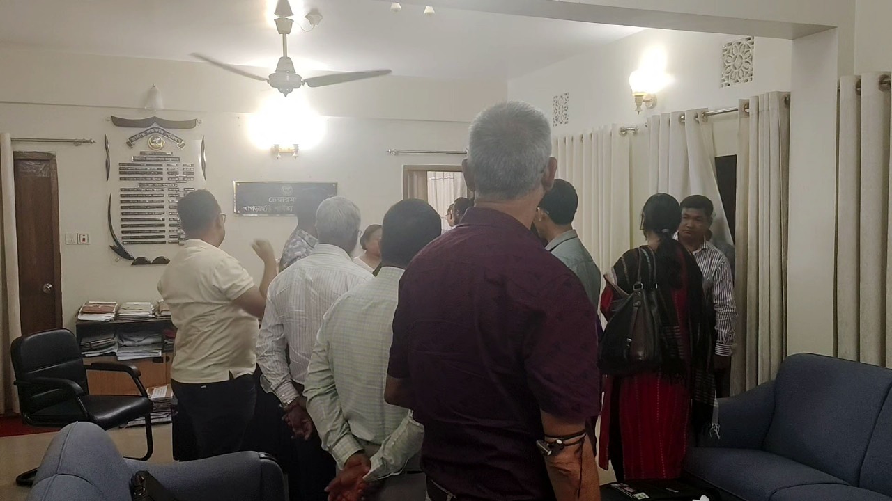 তদন্তের শেষ দিনে হাজির হননি খাগড়াছড়ি জেলা পরিষদের চেয়ারম্যান