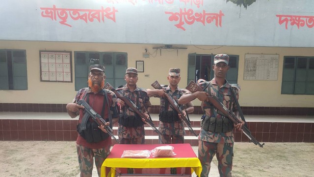 সাতক্ষীরায় মাদকসহ আট লাখ টাকার ভারতীয় মালামাল জব্দ