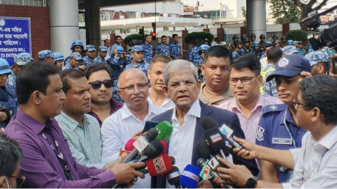 ‘খালেদা জিয়ার ফিরে আসা গণতন্ত্র উত্তরণের পথ সহজ করবে’