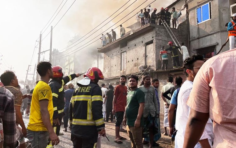 পুরান ঢাকার ইসলামবাগের  বহুতল ভবনের আগুন নিয়ন্ত্রণে