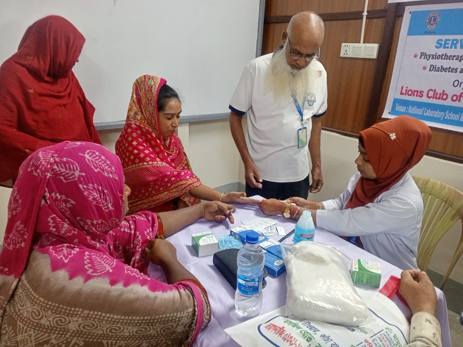 সেবায় মানবতার ছোঁয়া