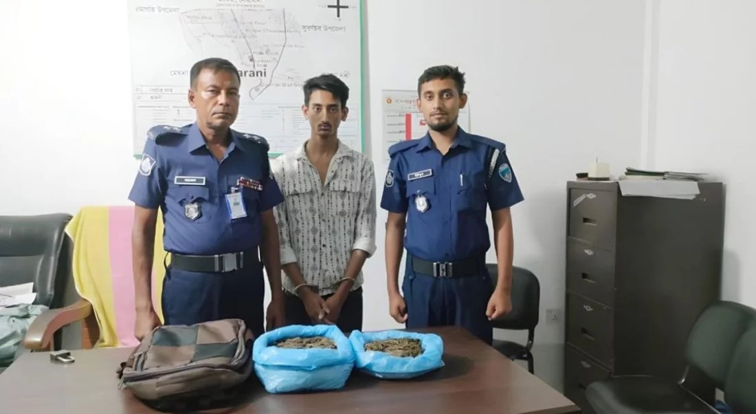 গাঁজাসহ যুবককে পুলিশে দিল ছাত্রদলের কর্মীরা