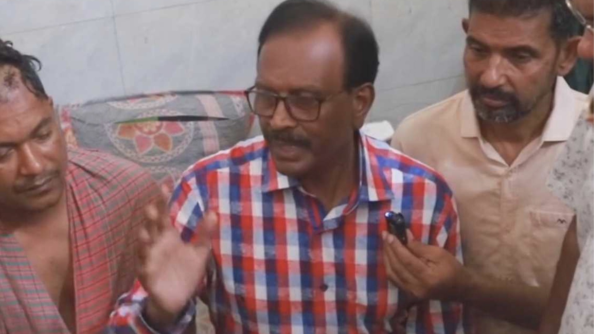 আটঘরিয়ায় জামায়াতের ইমাম-মুয়াজ্জিন নামাজ পড়াতে পারবে না