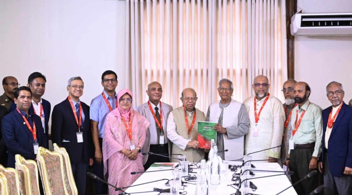 প্রতিবেদন জমা দিলো স্বাস্থ্যখাত সংস্কার কমিশন