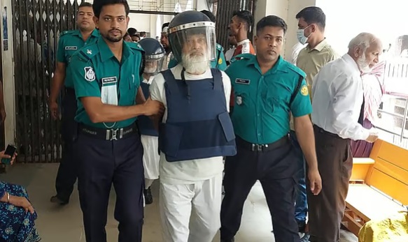 আদালতে উত্তেজিত হাজি সেলিম, পুলিশকে ধমক