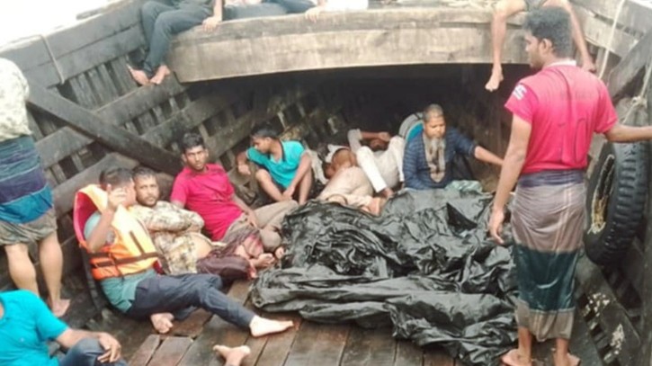 মেঘনায় ৩৯ যাত্রী নিয়ে ট্রলারডুবি, নিখোঁজ ১৮