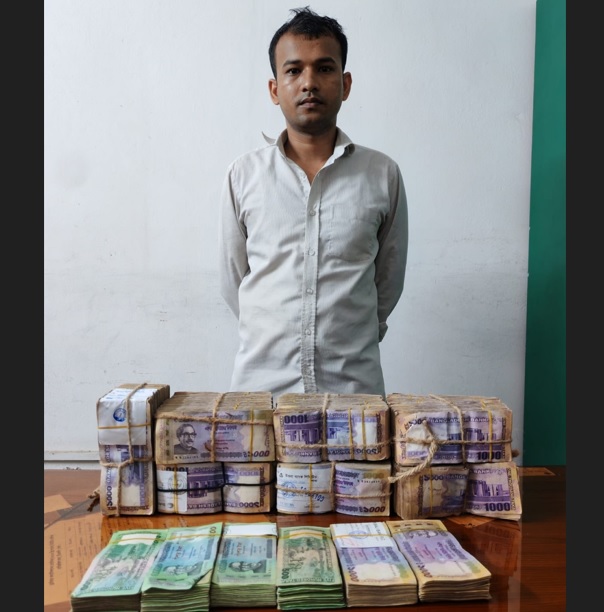 চুরি করা ৭৪ লাখ টাকাসহ কেয়ারটেকার গ্রেফতার