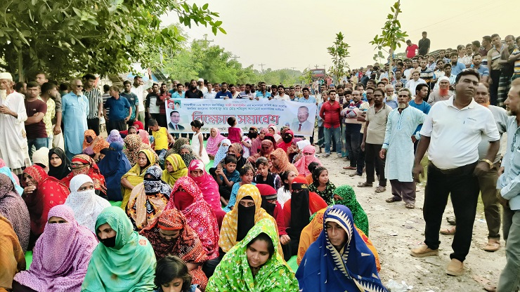 টানা তৃতীয় দিনের মতো ‘গরিবের ডাক্তার’ শহিদুলকে মনোনয়নের দাবিতে জনতার বিক্ষোভ