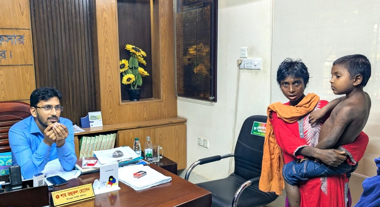 মানসিক ভারসাম্যহীন ফিরুজা ও দুই সন্তানের দায়িত্ব নিলেন ইউএনও