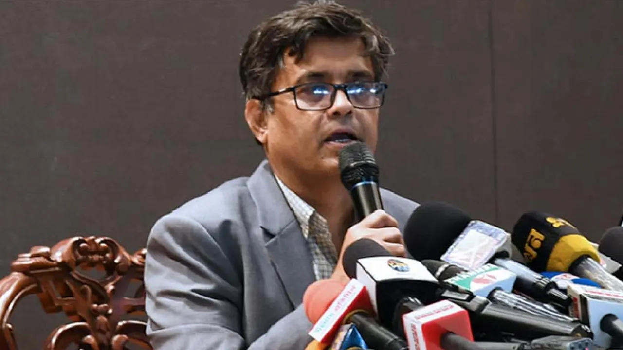 অনেক সাংবাদিক নেতা ক্ষমতাসীনদের সঙ্গে থেকে রোজগারের চেষ্টা করেছেন : শফিকুল আলম
