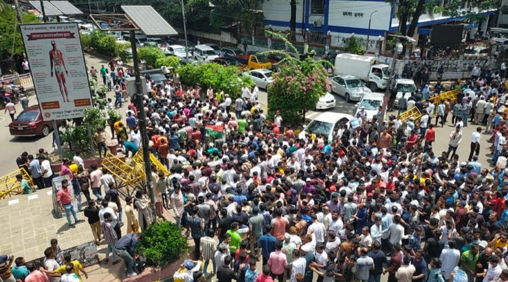 মৎসভবন ও আশপাশ এলাকায় যান চলাচল বন্ধ