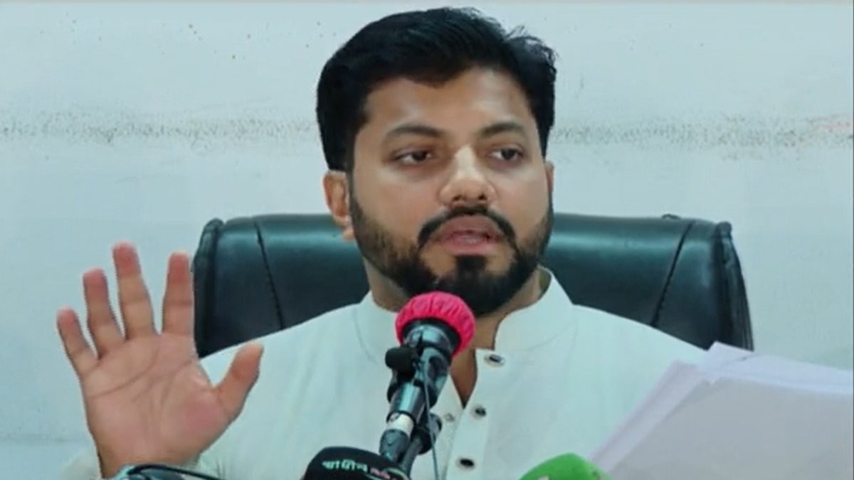 ইশরাক হোসেনের নির্দেশনায় আন্দোলনে নতুন মোড়