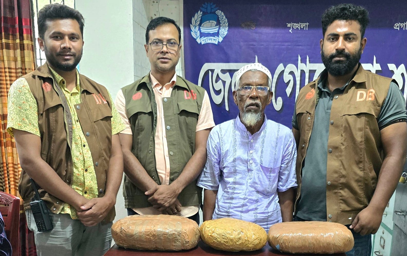 বকশীগঞ্জে ৫ কেজি গাঁজাসহ মাদক কারবারি আটক