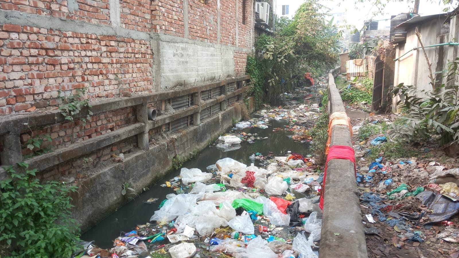 জামালপুরের বংশ খাল দখল-দূষণে এখন ড্রেন