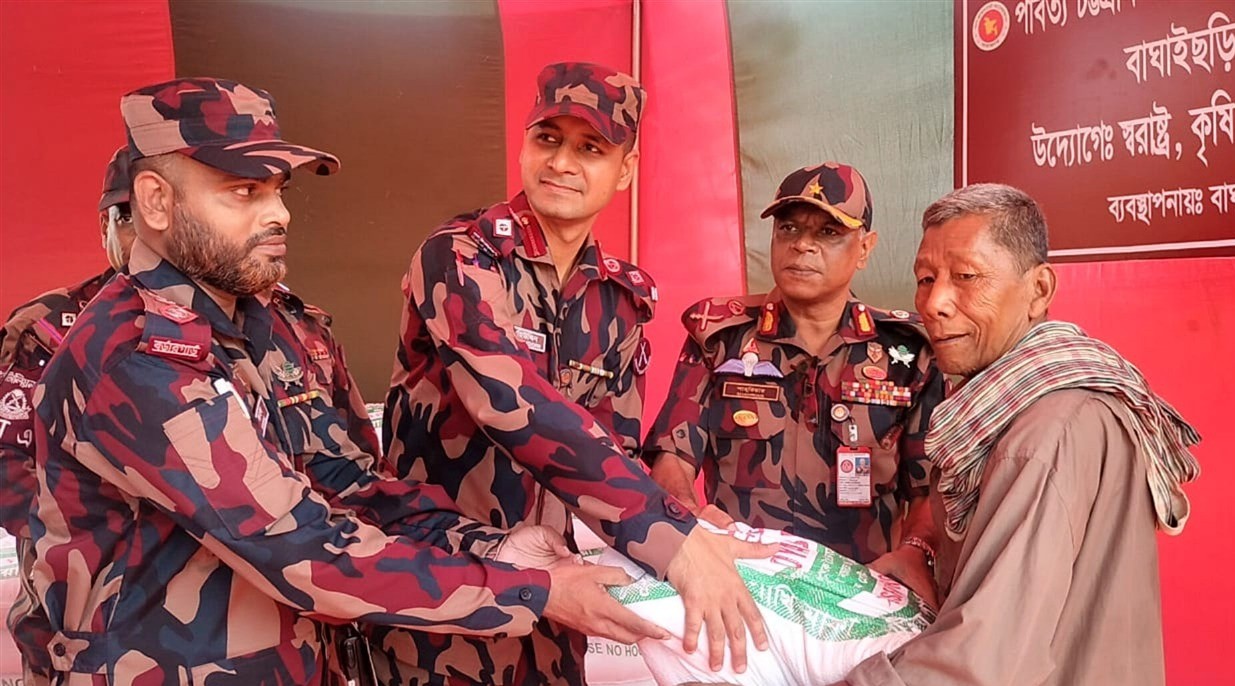 বাঘাইহাটে বিজিবির ৫০ টন খাদ্যশষ্য বিতরণ