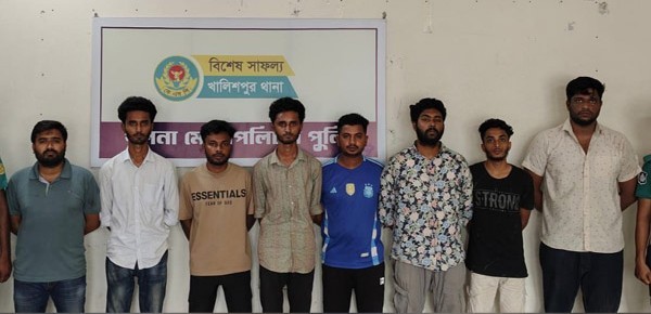 খুলনায় ব্যবসায়ীকে জিম্মি করে চাঁদা দাবি, আটক ৮ জন কারাগারে